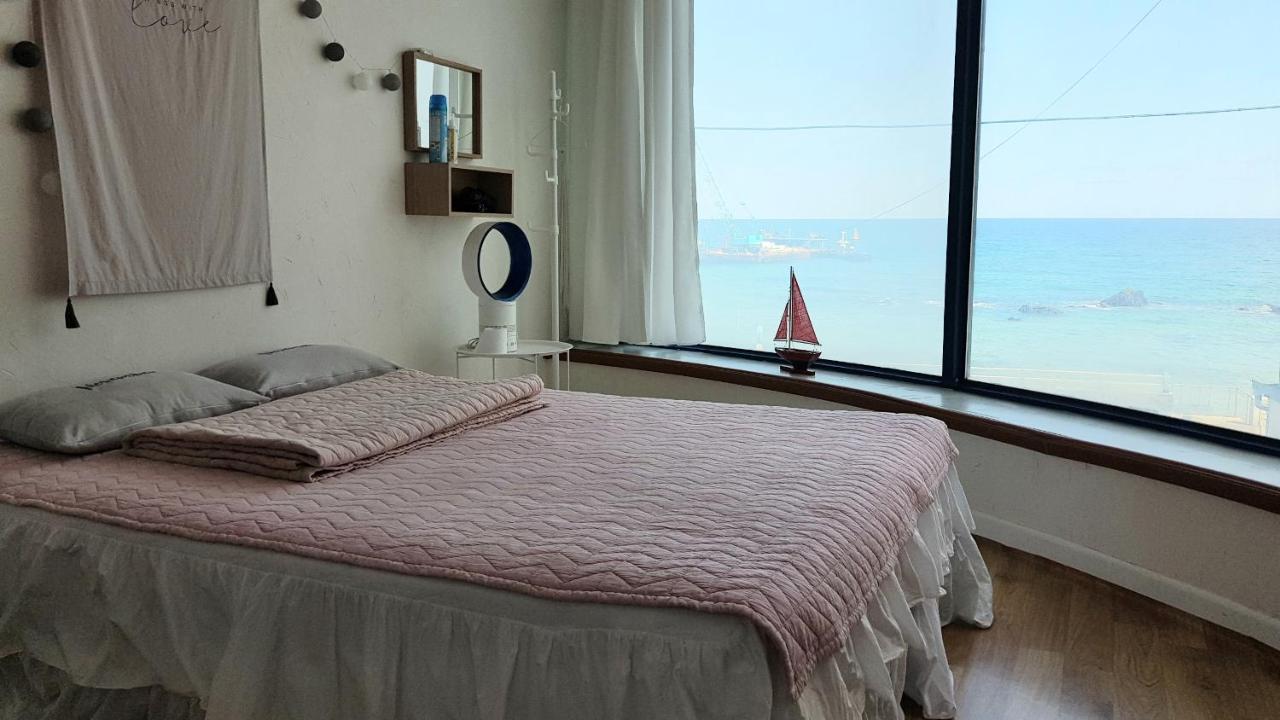 Seaside Sunrise Pension Donghae Room photo